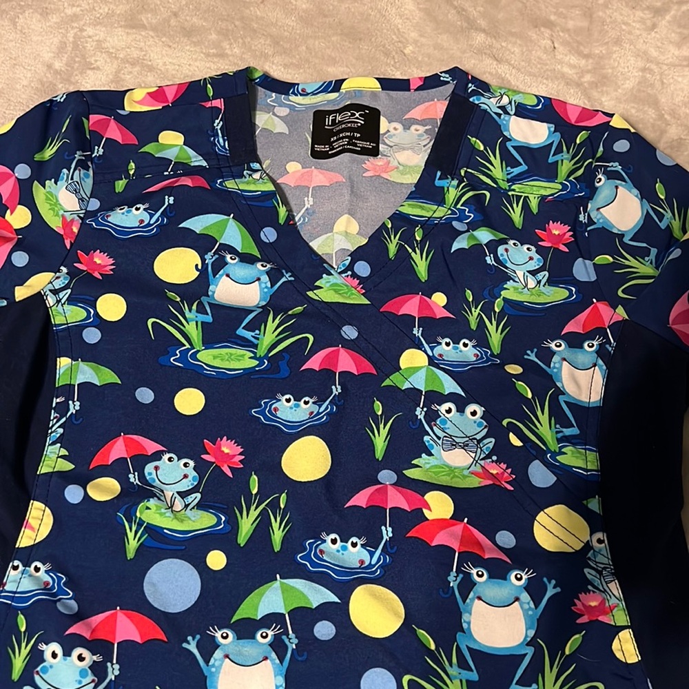 Cherokee scrub top